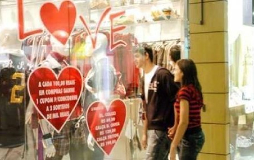 Dia dos Namorados vai movimentar o comércio