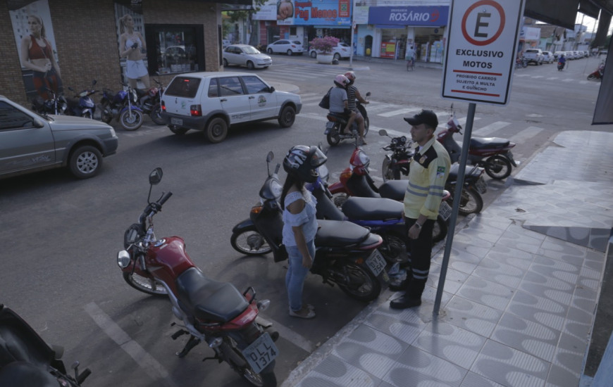  Motos deverão ser estacionadas nas Ruas, desde a Rua 01 até a 19