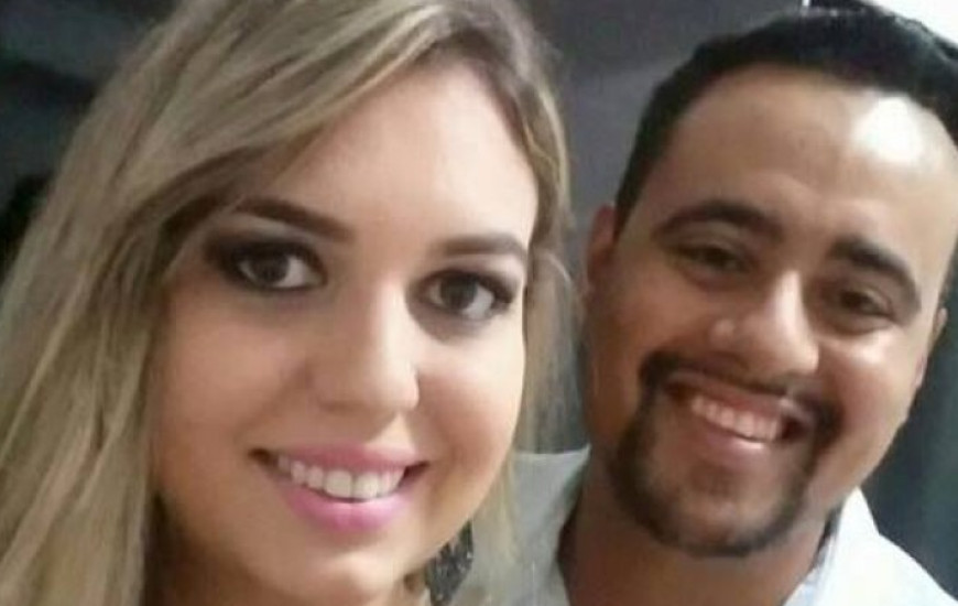 Cristiane e Alexandre sofreram acidente de carro em cruzamento da AV Theotônio