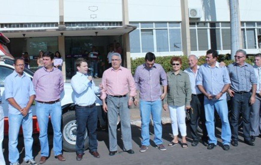 Entrega simbólica das ambulâncias na prefeitura