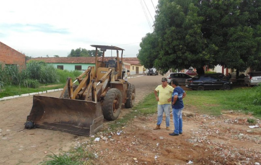 Prefeito e equipe realizam vistorias na cidade