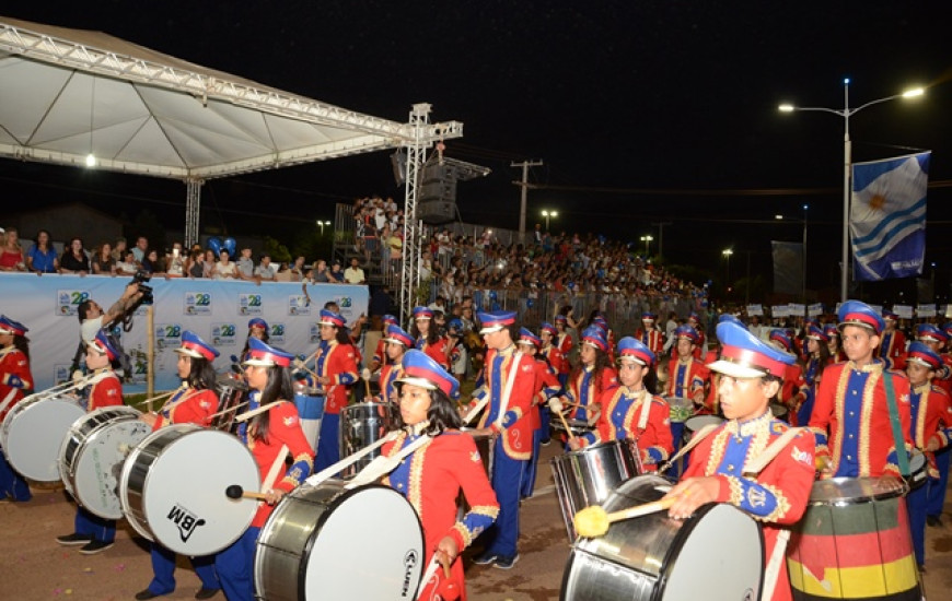 Desfile começa às 17h45 deste domingo