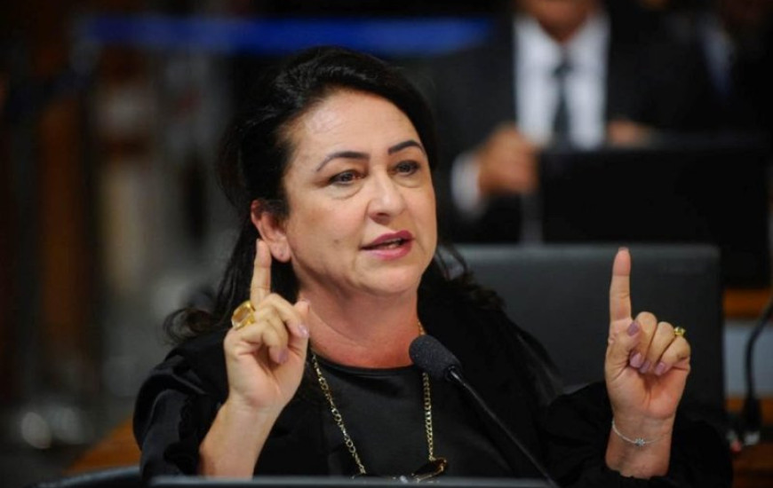 Senadora criticou vigência de 20 anos da proposta
