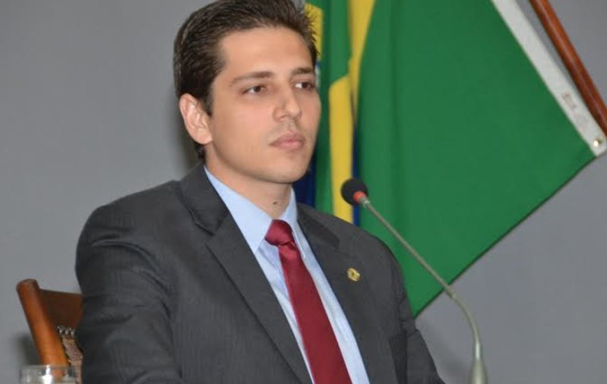 Deputado estadual Olyntho Neto