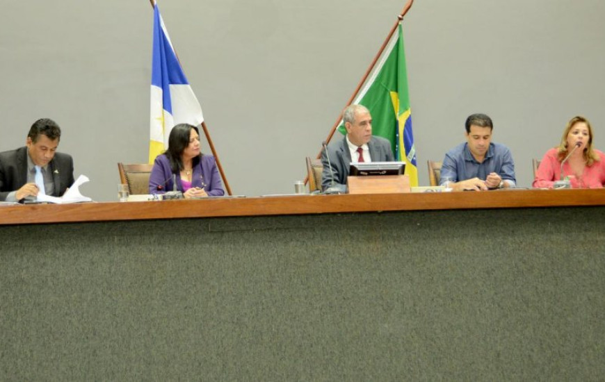 Ausência de secretário da Fazenda é criticada