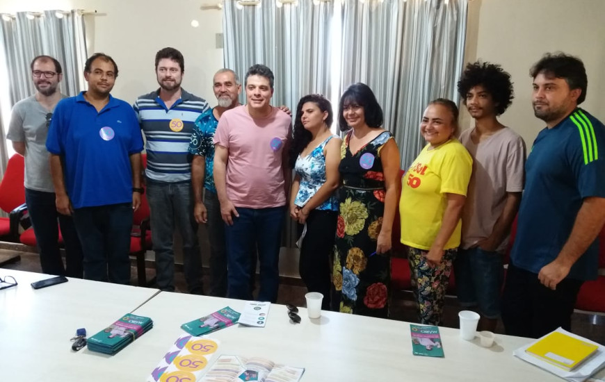 Candidato apresenta propostas a categorias