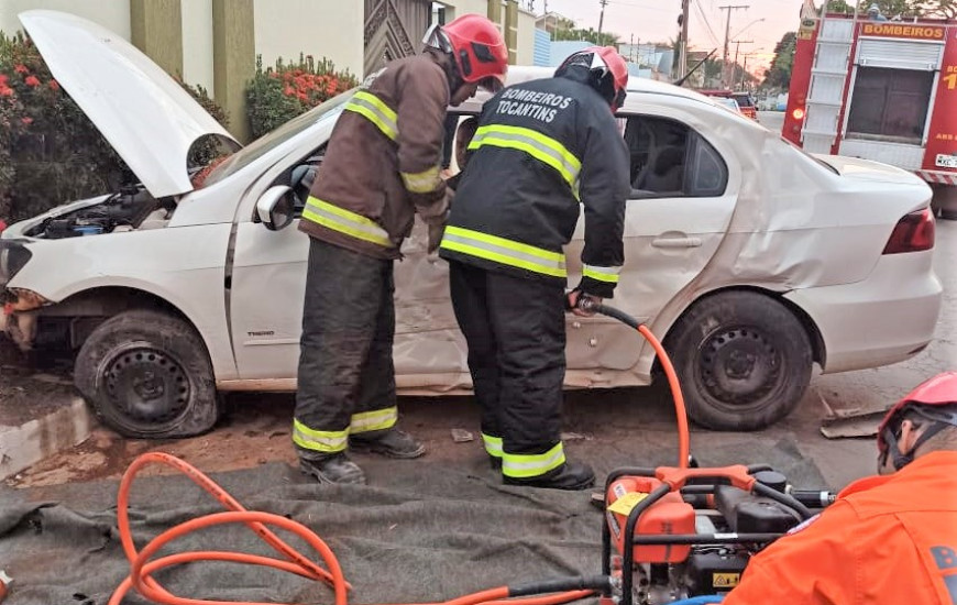 Motorista teve apenas ferimentos leves.