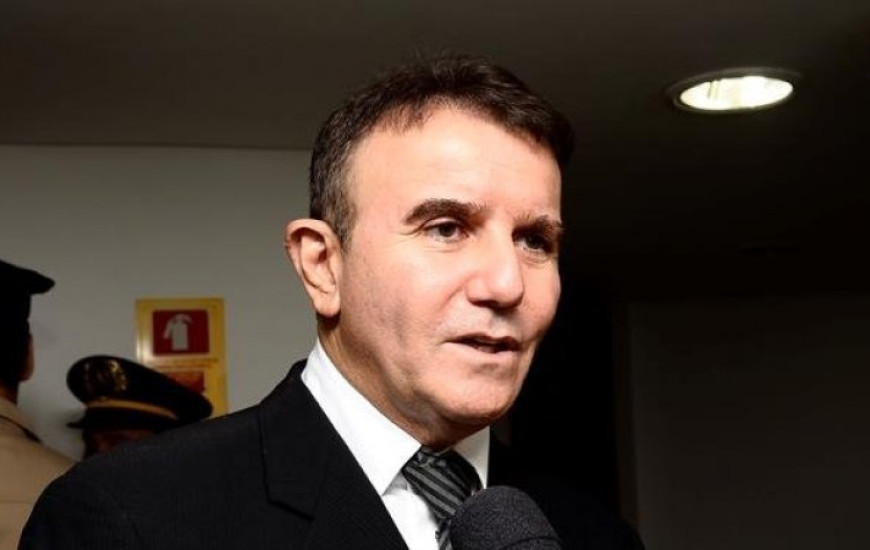 Deputado demite funcionário após publicação