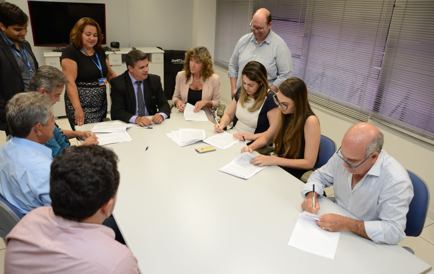 Contrato foi assinado ontem pela prefeitura