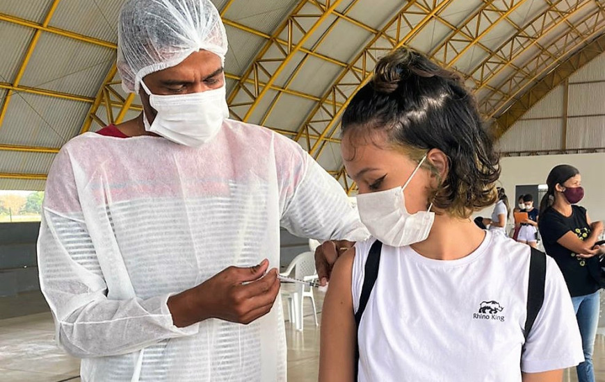 o adolescente precisa estar acompanhado por um responsável