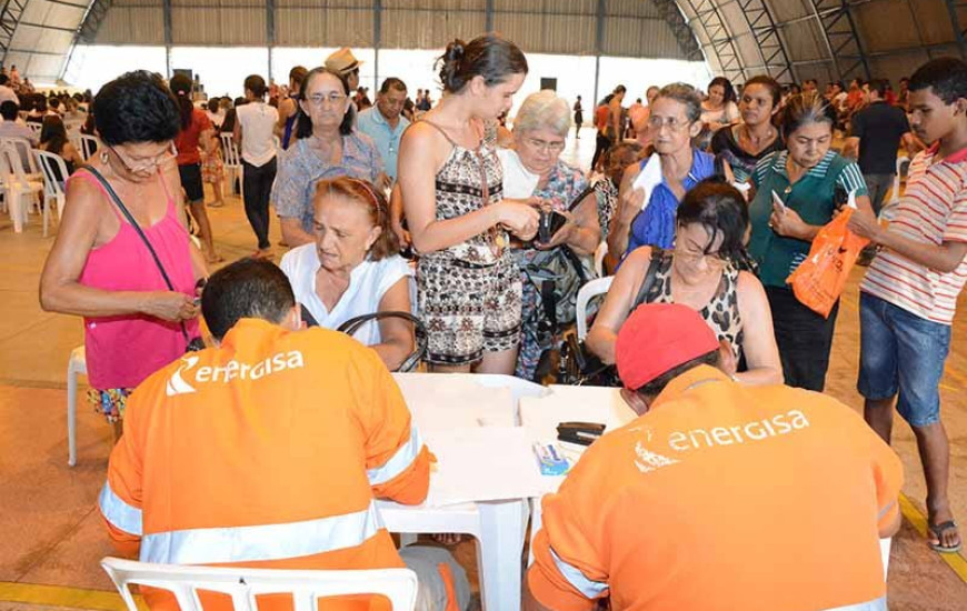 Famílias participam de sorteio de endereços