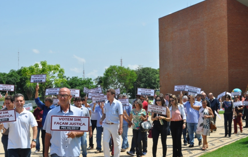 Servidores declaram indignação pela reprovação da PEC 02