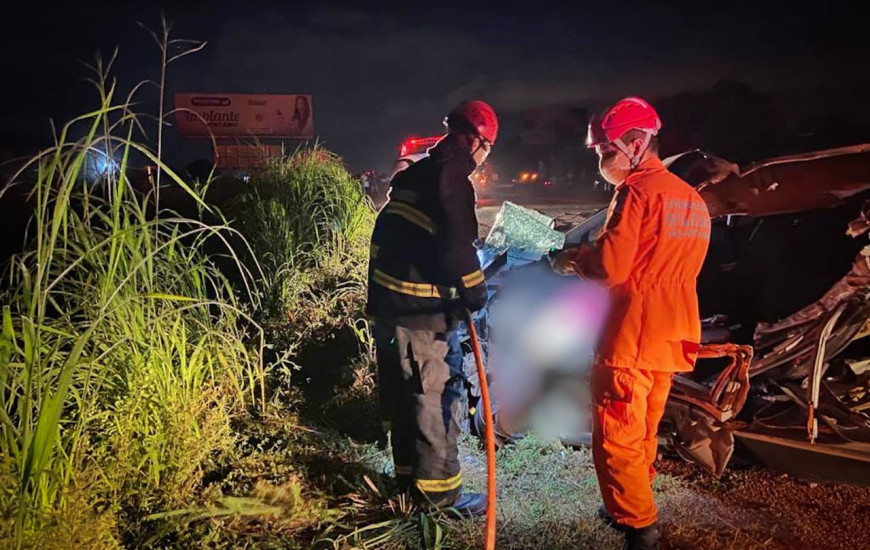 O corpo do motorista foi desencarcerado pelos socorristas do CBMTO