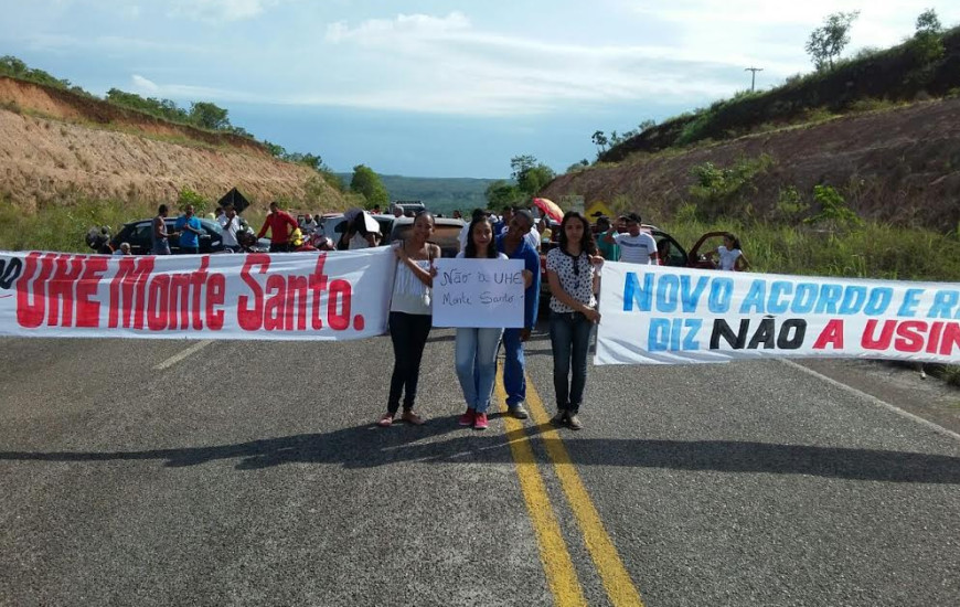 Manifestação bloqueou entrada da cidade neste sábado