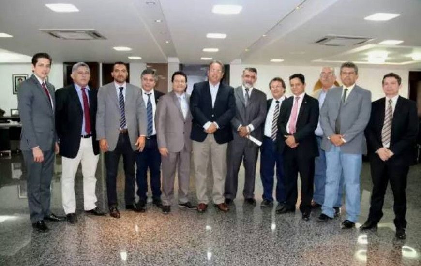 Marcelo Miranda recebe deputados no Palácio