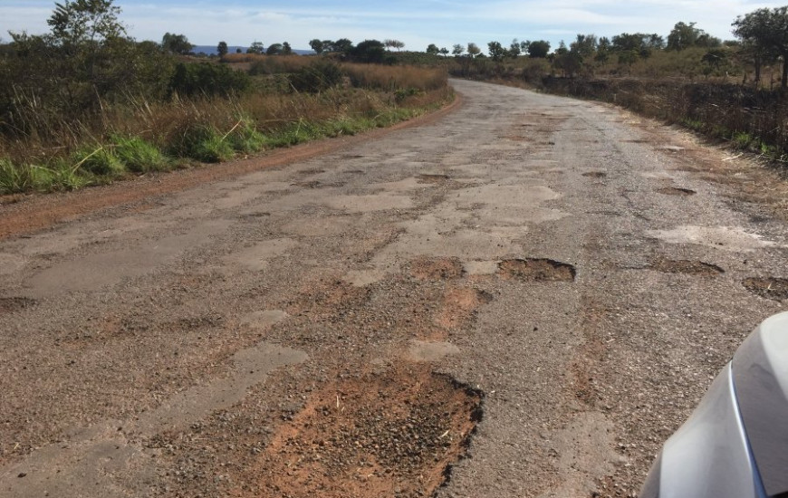Trecho da estrada que dá acesso a Taguatinga