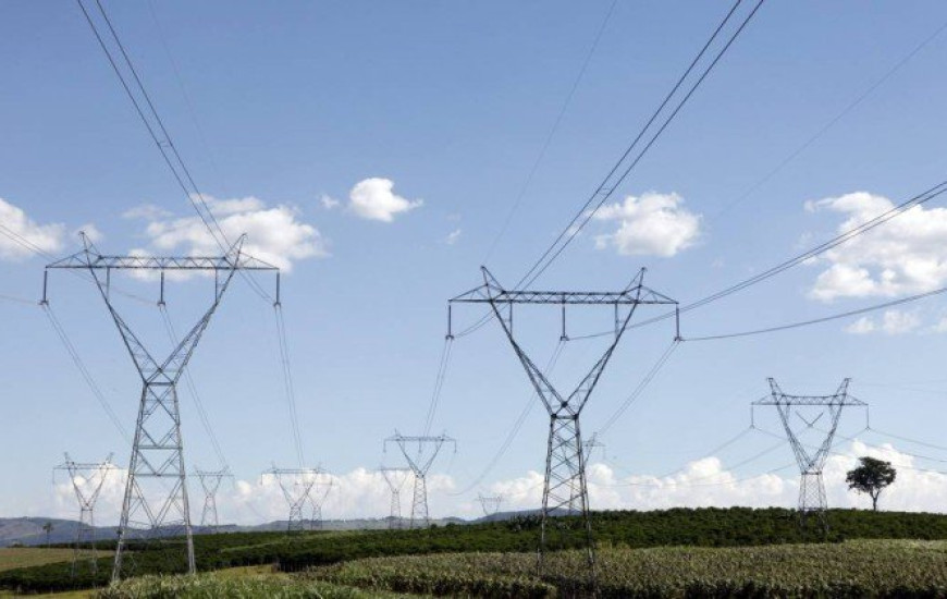 Torres de transmissão de energia elétrica