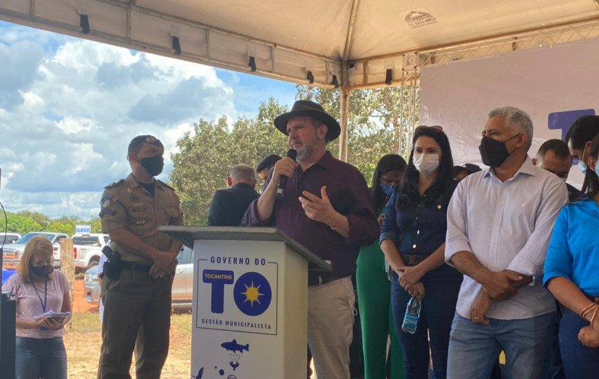 Governador autorizou início das obras de pavimentação nesta quinta, 15.