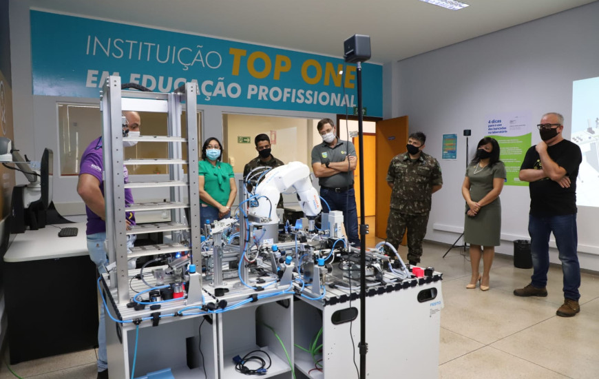 Os militares também conheceram a estrutura do Senai
