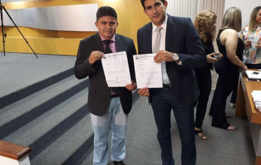 Andrino e Negreiros protocolizam renúncia às emendas parlamentares