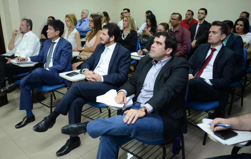 Ricardo Ayres participa de reunião com presidente da OAB
