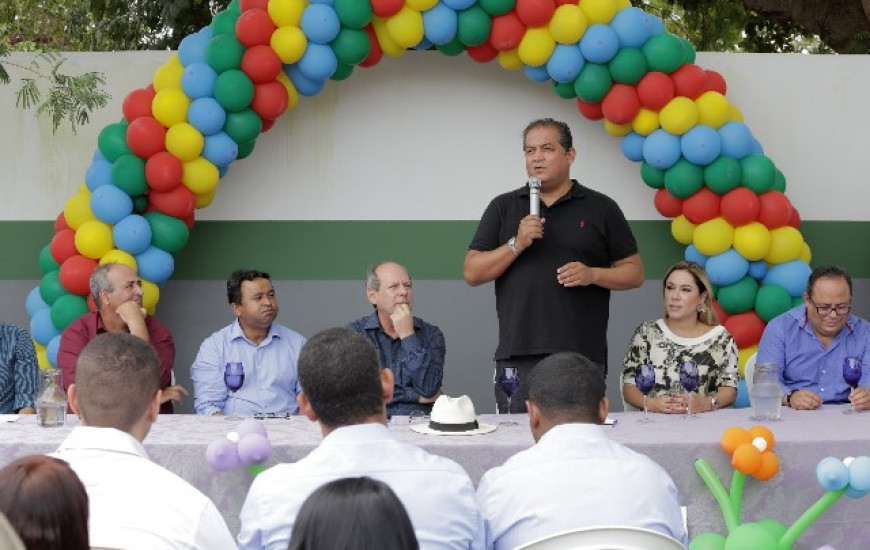 Eduardo Gomes prestigia inauguração da Escola Escola José Gomes Sobrinho
