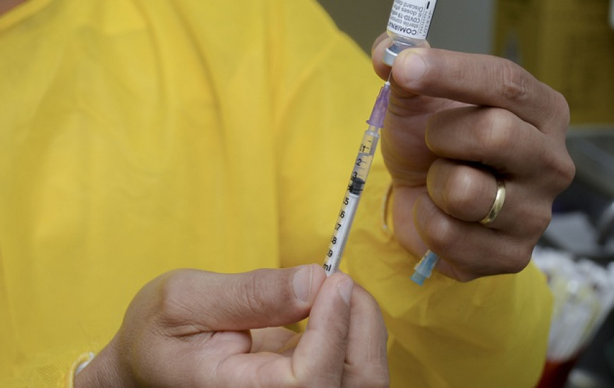 Vacinação ocorre em quatro locais, das 9h às 17h