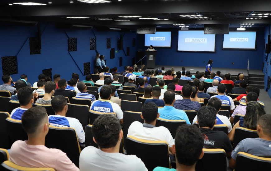 Aula inaugural de cursos técnicos.