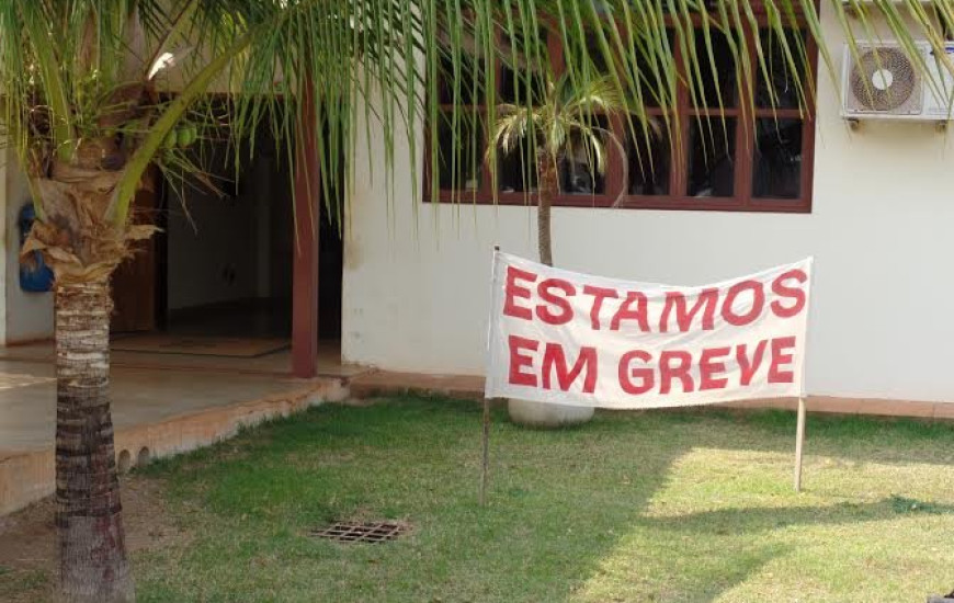 Greve continua no campus de Paraíso