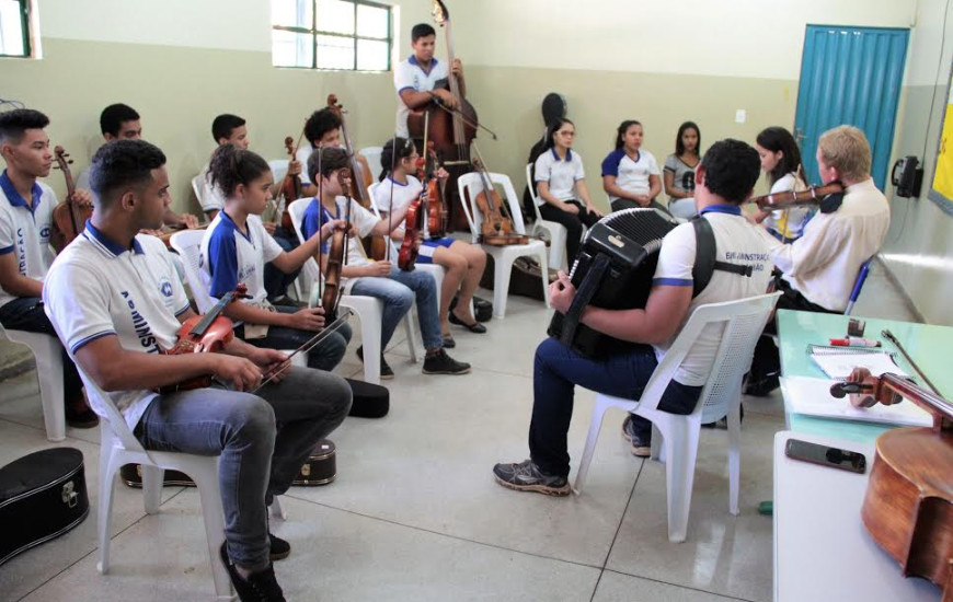 Cerca de 100 alunos estão inseridos nas aulas de música