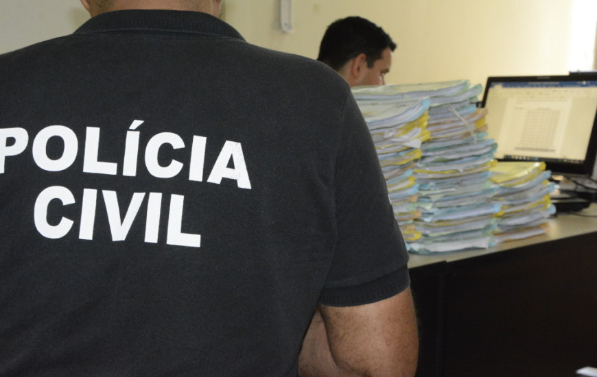 Suspeito se apresenta à Polícia Civil.