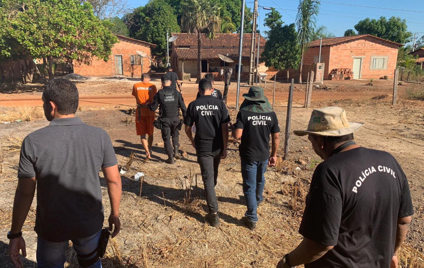 Suspeito de cometer crime participa de reprodução simulada em Divinópolis