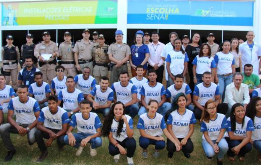 Comandante geral da PM visita alunos de projeto