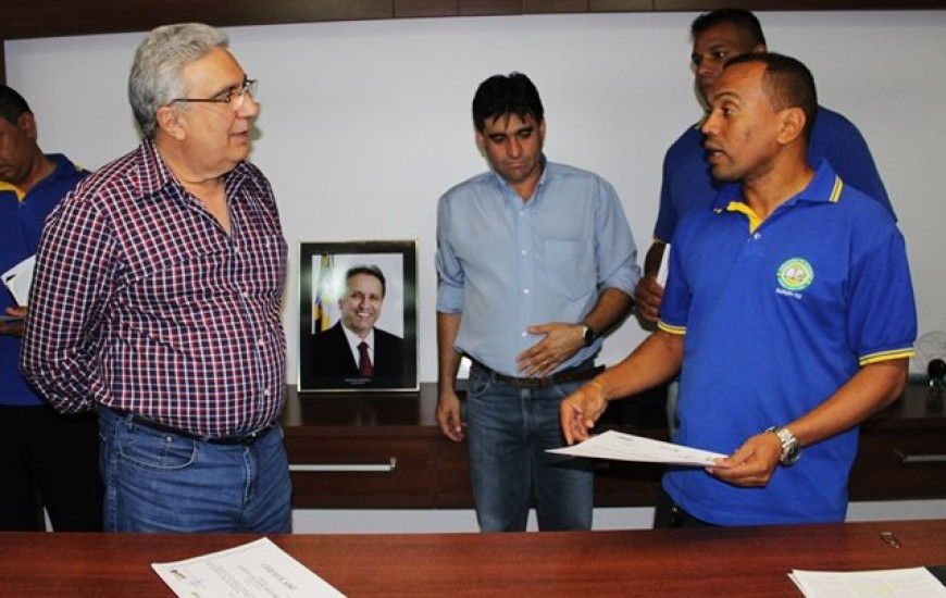 Laurez entrega certificados à motoristas