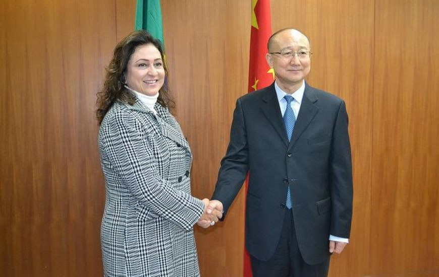 Ministra está em missão oficial na China
