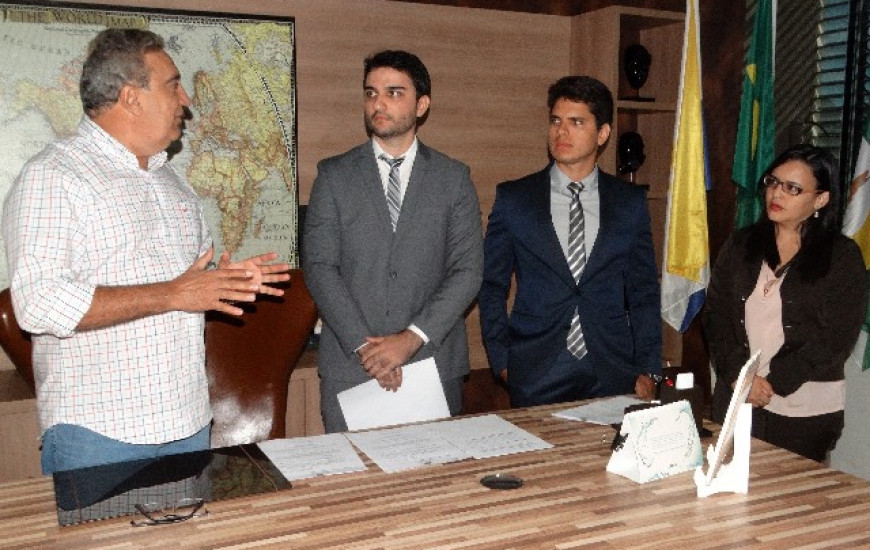 Procuradores e analista tomam posse 