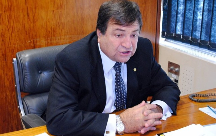 Halum: convite de Lelis para ser Senador