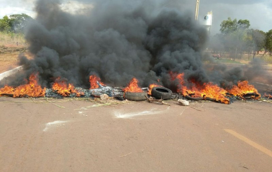 Protesto deixa acesso ao Taquari bloqueado