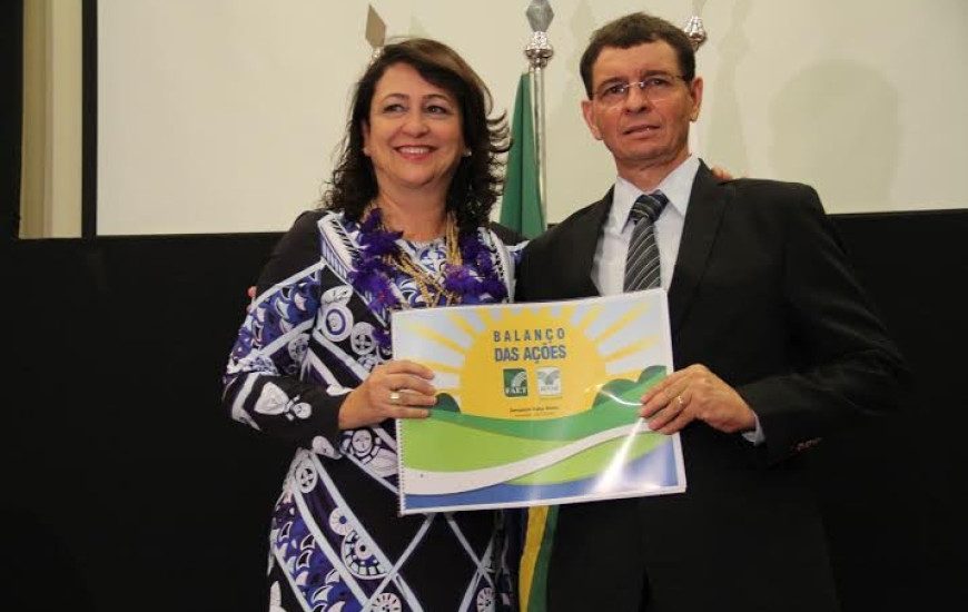 Kátia passa presidência da Faet