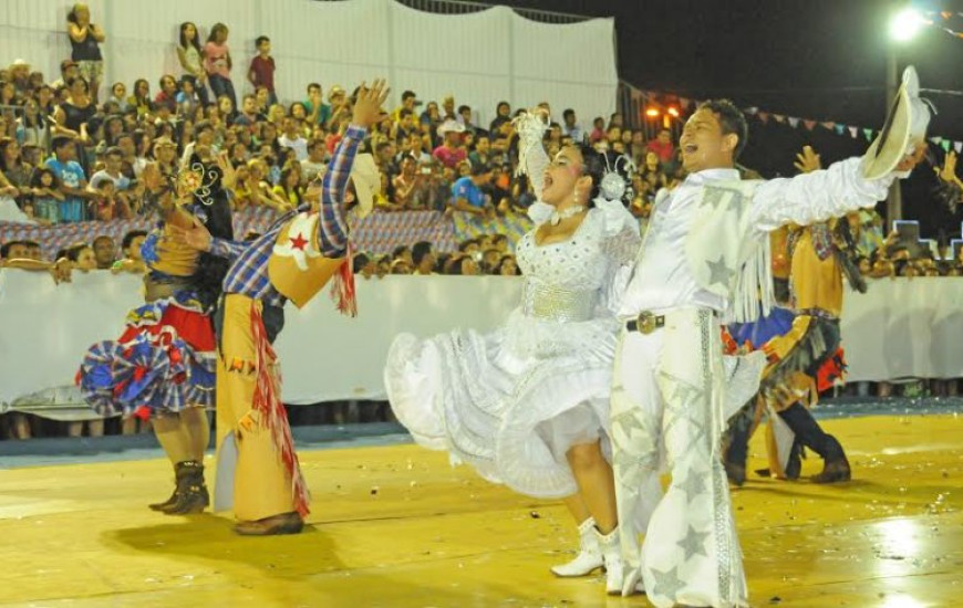 Quadrilhas emocionam público