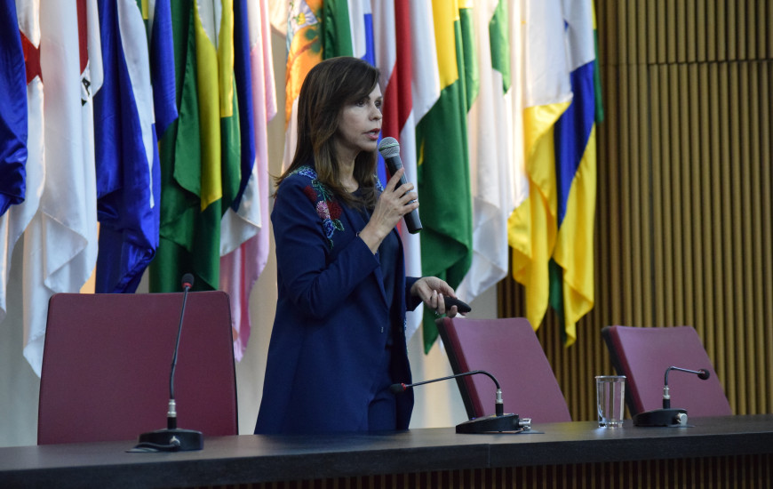 Deputada é líder da bancada feminina na Câmara