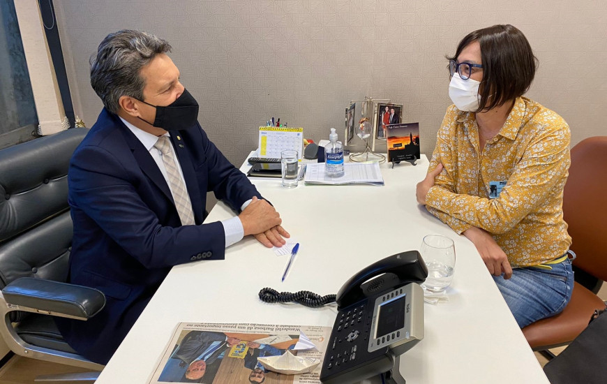 Deputado Osires Damaso em conversa com a editora-chefe do T1, Roberta Tum