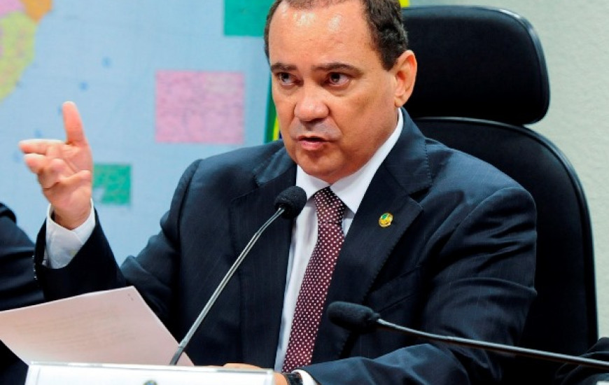 Senador Vicentinho apresenta relatório ao orçamento