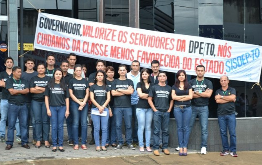 Servidores da DEP deflagram greve