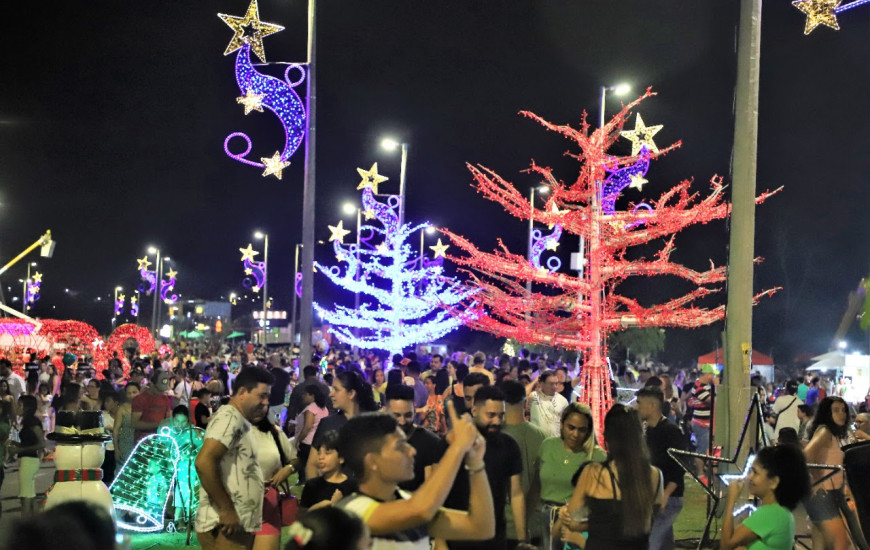 A decoração de Natal na cidade ficará montada até o dia 10 de janeiro