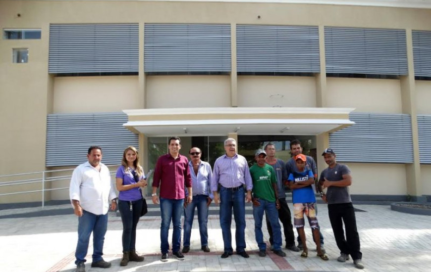 Prefeito visita obras que serão entregues em maio