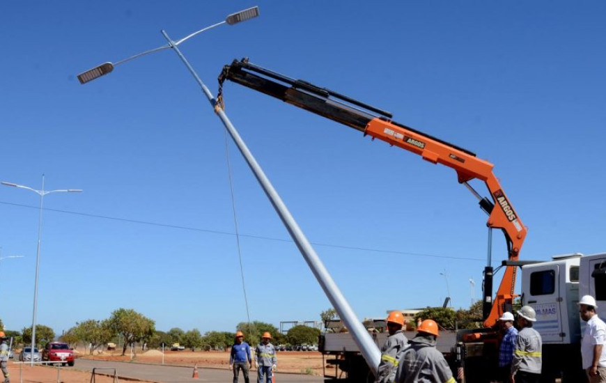 Avenida recebe lâmpadas de LED