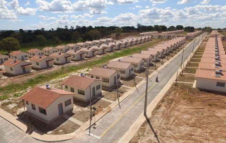 Moradias são entregues a famílias de Colinas