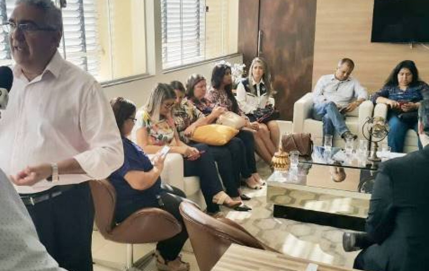 Laurez reúne secretariado e fala de nova gestão