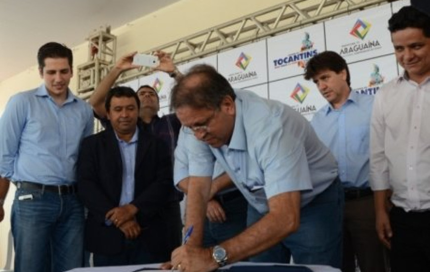 Marcelo assina ordem de serviço em Araguaína